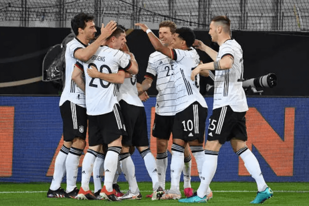 Die deutsche Fußballnationalmannschaft prilagođava svoje igrače pripremama za Europski kup